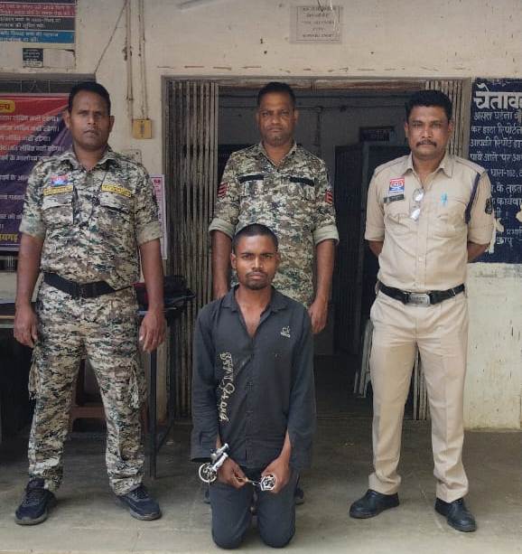रायगढ़: पत्नी की हत्या कर फरार आरोपी को कापू पुलिस ने किया गिरफ्तार, भेजा जेल रायगढ़: पत्नी की हत्या कर फरार आरोपी को कापू पुलिस ने किया गिरफ्तार, भेजा जेल