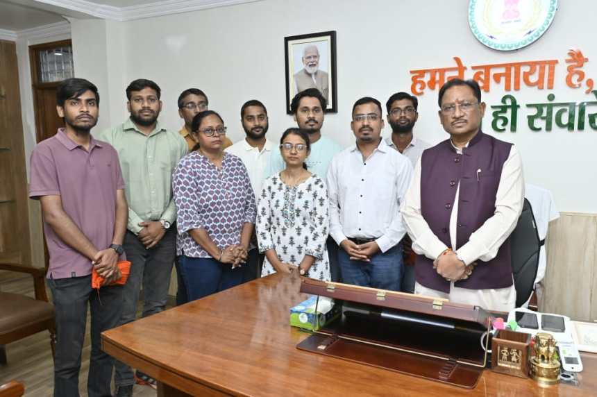 CM विष्णु देव साय से सौजन्य मुलाकात के बाद बीएड प्रशिक्षित बर्खास्त सहायक शिक्षकों ने आंदोलन समाप्ति की घोषणा की CM विष्णु देव साय से सौजन्य मुलाकात के बाद बीएड प्रशिक्षित बर्खास्त सहायक शिक्षकों ने आंदोलन समाप्ति की घोषणा की