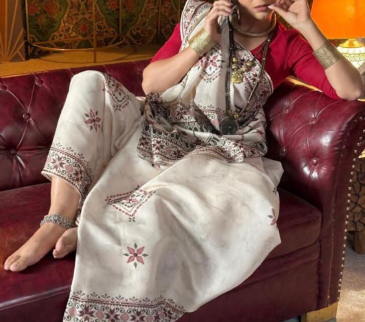 पुष्पा की भावनात्मक लड़ाई : सोनी सब के ‘पुष्पा इम्पॉसिबल’ में अदालत में याचिका और चौंकाने वाले खुलासों से चॉल में भूचाल पुष्पा की भावनात्मक लड़ाई : सोनी सब के ‘पुष्पा इम्पॉसिबल’ में अदालत में याचिका और चौंकाने वाले खुलासों से चॉल में भूचाल
