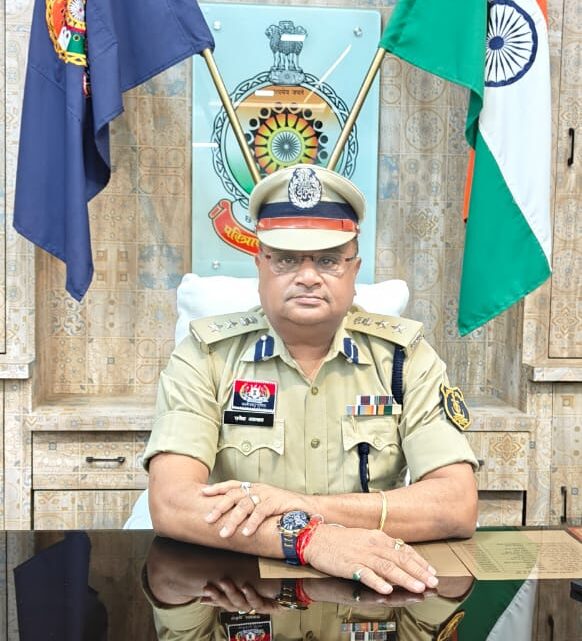 2012 बैच के IPS वरिष्ठ पुलिस अधीक्षक राजेश अग्रवाल ने संभाली सरगुजा जिले की कमान 2012 बैच के IPS वरिष्ठ पुलिस अधीक्षक राजेश अग्रवाल ने संभाली सरगुजा जिले की कमान