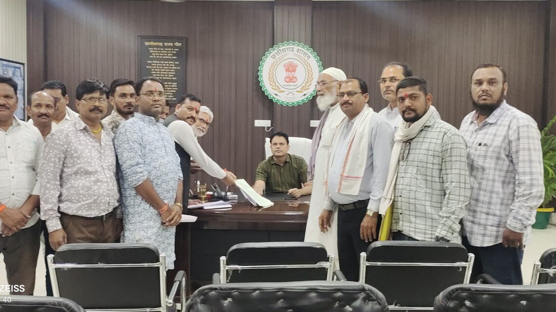 बिना प्रस्ताव के मीराबाई चौक तोड़ने पर नगरवासी आक्रोशित, कलेक्टर को सौपा ज्ञापन, उचित कार्रवाई की मांग की, बिना प्रस्ताव के मीराबाई चौक तोड़ने पर नगरवासी आक्रोशित, कलेक्टर को सौपा ज्ञापन, उचित कार्रवाई की मांग की,