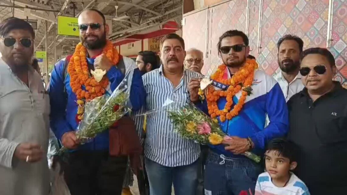 दुबई में पावरलिफ्टिंग चैंपियनशिप में छत्तीसगढ़ के दो खिलाड़ियों ने जीता गोल्ड दुबई में पावरलिफ्टिंग चैंपियनशिप में छत्तीसगढ़ के दो खिलाड़ियों ने जीता गोल्ड