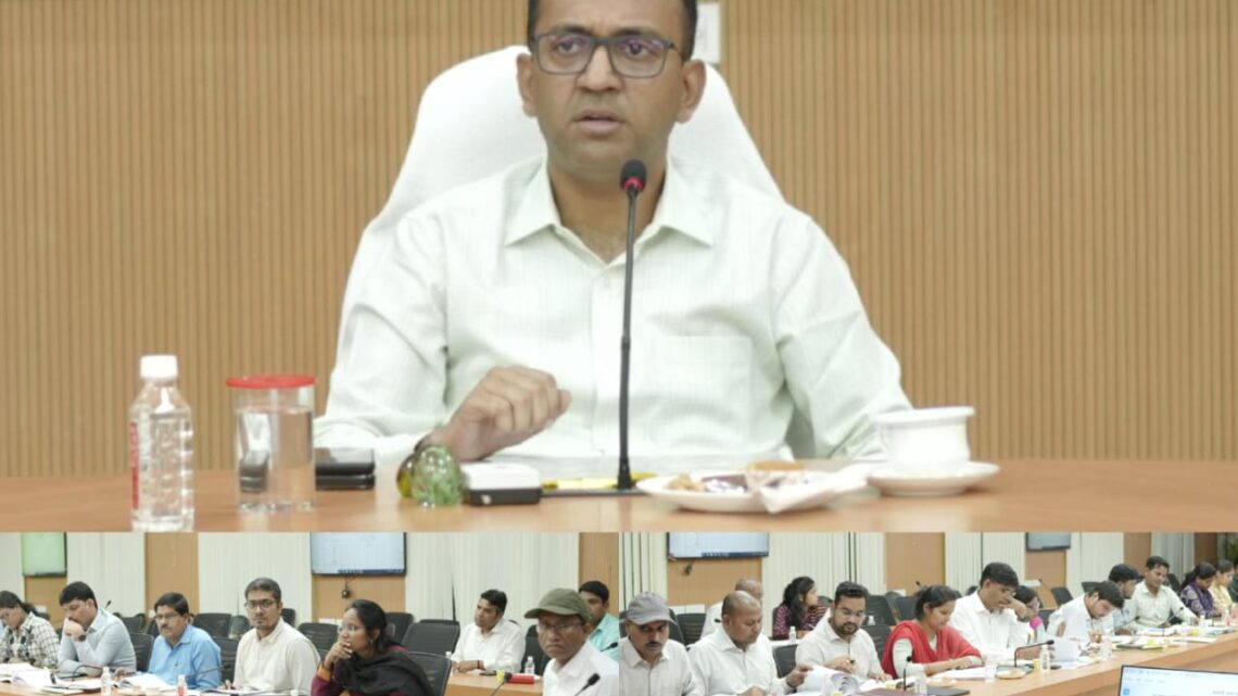 किसी प्रकरण में आदेश जारी करने के बाद उसे लागू कराना भी आपकी जिम्मेदारी : कलेक्टर किसी प्रकरण में आदेश जारी करने के बाद उसे लागू कराना भी आपकी जिम्मेदारी : कलेक्टर