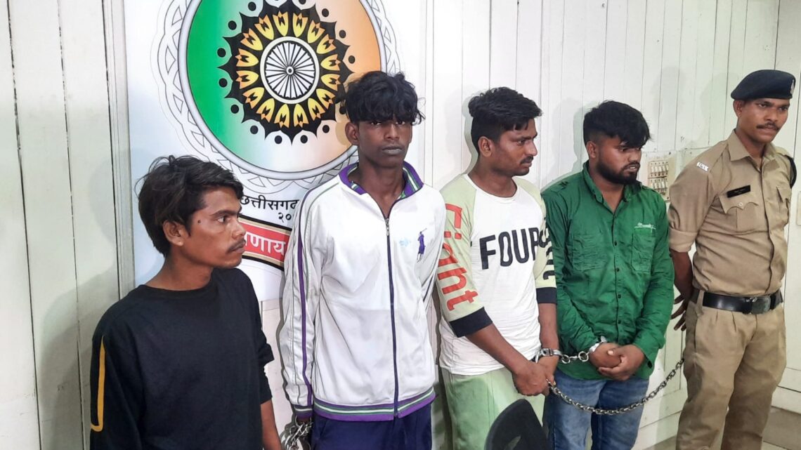 पुलिस ने कुछ ही घंटे में सुलझाई अंधे कत्ल की गुत्थी, 4 गिरफ्तार पुलिस ने कुछ ही घंटे में सुलझाई अंधे कत्ल की गुत्थी, 4 गिरफ्तार