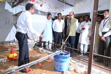 राज्यपाल डेका ने ग्राम सरगोड़ के एसएस फॉर्म का किया औचक निरीक्षण राज्यपाल डेका ने ग्राम सरगोड़ के एसएस फॉर्म का किया औचक निरीक्षण