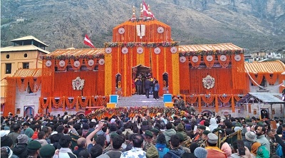 बदरीनाथ मंदिर के कपाट खुले, बड़ी संख्या में उमड़े श्रद्धालु, सीएम धामी ने भी की पूजा-अर्चना बदरीनाथ मंदिर के कपाट खुले, बड़ी संख्या में उमड़े श्रद्धालु, सीएम धामी ने भी की पूजा-अर्चना