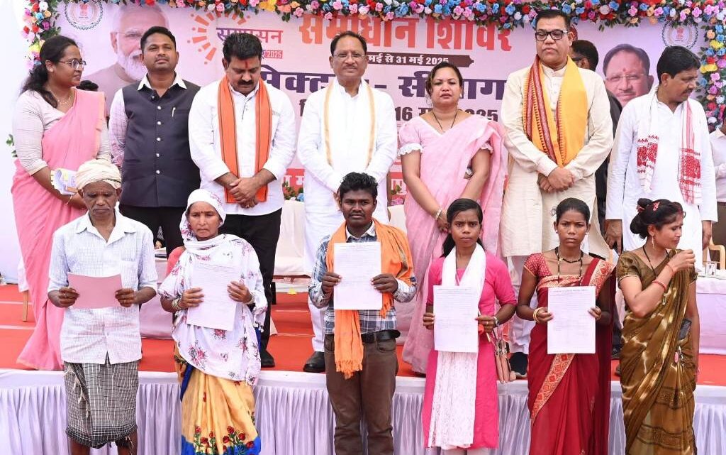मुख्यमंत्री पहुंचे सीतागांव समाधान शिविर: 132 केवी सब स्टेशन सहित कई घोषणाएं मुख्यमंत्री पहुंचे सीतागांव समाधान शिविर: 132 केवी सब स्टेशन सहित कई घोषणाएं