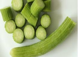 Health Tips: गर्मियों में रोज ककड़ी खाने से शरीर पर क्या असर पड़ता है?