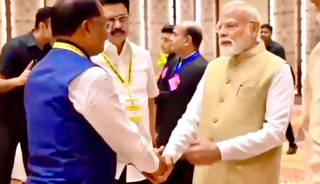 जब पीएम मोदी ने सीएम साय से कहा: छत्तीसगढ़ की बात अभी बाकी है…