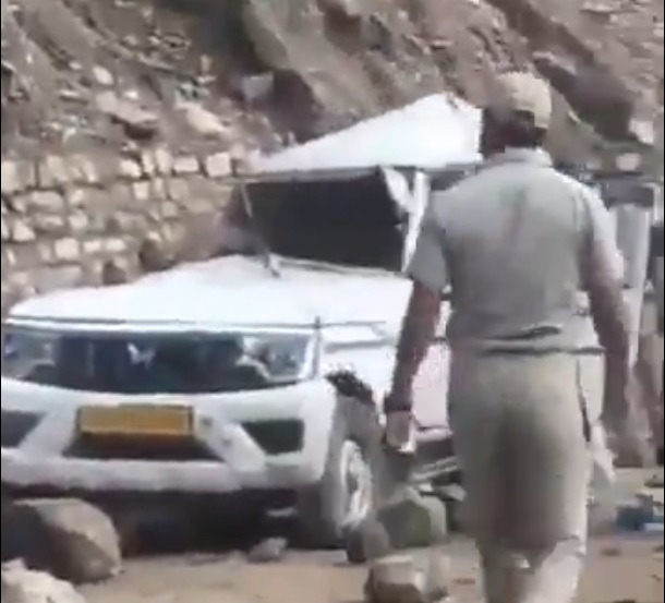 केदारनाथ यात्रा में हादसा: छत्तीसगढ़ के दो यात्रियों की मौत, चार घायल केदारनाथ यात्रा में हादसा: छत्तीसगढ़ के दो यात्रियों की मौत, चार घायल