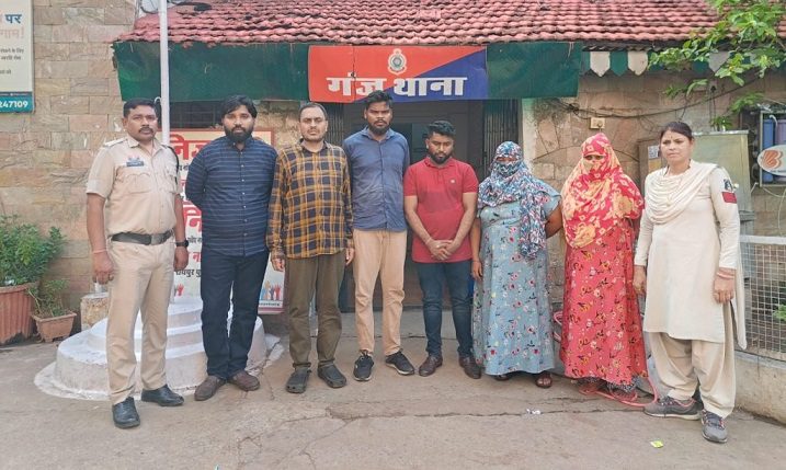 राजधानी के दो होटलों में चल रहा था जिस्मफरोशी का धंधा, पुलिस ने मारा छापा, महिला मैनेजर समेत 6 गिरफ्तार… राजधानी के दो होटलों में चल रहा था जिस्मफरोशी का धंधा, पुलिस ने मारा छापा, महिला मैनेजर समेत 6 गिरफ्तार…