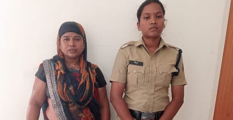 गरियाबंद पुलिस की बड़ी कार्यवाही: चमत्कारिक इलाज के नाम पर युवती की मौत, महिला आरोपी गिरफ्तार… गरियाबंद पुलिस की बड़ी कार्यवाही: चमत्कारिक इलाज के नाम पर युवती की मौत, महिला आरोपी गिरफ्तार…