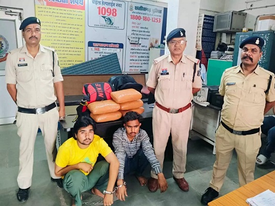 गोलबाजार के होटल में रेड, रूम नंबर 102 में गांजा के साथ पकड़ाए दो तस्कर गोलबाजार के होटल में रेड, रूम नंबर 102 में गांजा के साथ पकड़ाए दो तस्कर