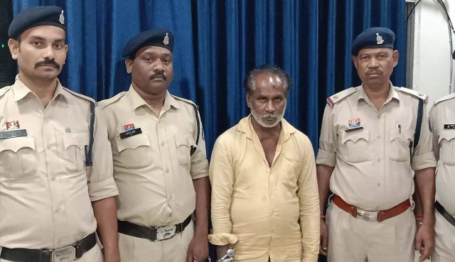 एसिड पिलाकर महिला की हत्या करने वाले प्रेमी को रायपुर पुलिस ने गिरफ्तार किया…