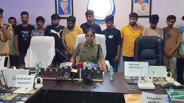 बलौदाबाजार पुलिस ने किया अंतरराज्यीय IPL सट्टा गिरोह का भंडाफोड़, गोवा से चल रहा था नेटवर्क, 15 गिरफ्तार… बलौदाबाजार पुलिस ने किया अंतरराज्यीय IPL सट्टा गिरोह का भंडाफोड़, गोवा से चल रहा था नेटवर्क, 15 गिरफ्तार…