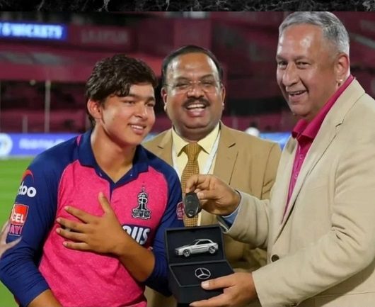 14 साल की उम्र में IPL में शतक जड़ने वाले वैभव सूर्यवंशी को इनाम में मिला मर्सिडीज-बेंज, इन्हों ने सौंपी चाबी 14 साल की उम्र में IPL में शतक जड़ने वाले वैभव सूर्यवंशी को इनाम में मिला मर्सिडीज-बेंज, इन्हों ने सौंपी चाबी
