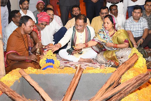 मुख्यमंत्री ने ग्राम दोकड़ा में भगवान जगन्नाथ मंदिर के प्राण प्रतिष्ठा कार्यक्रम में शामिल हुए मुख्यमंत्री ने ग्राम दोकड़ा में भगवान जगन्नाथ मंदिर के प्राण प्रतिष्ठा कार्यक्रम में शामिल हुए