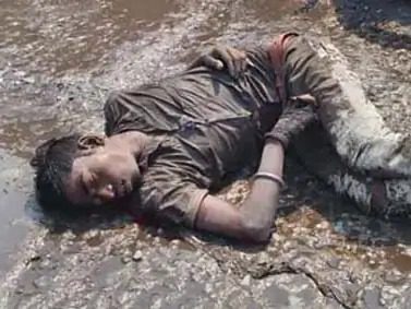 रायगढ़: नई बाइक की किश्त जमा करने जा रहा था ,ट्रेलर ने बाइक सवार को मारी टक्कर, युवक की मौके पर ही मौत रायगढ़: नई बाइक की किश्त जमा करने जा रहा था ,ट्रेलर ने बाइक सवार को मारी टक्कर, युवक की मौके पर ही मौत