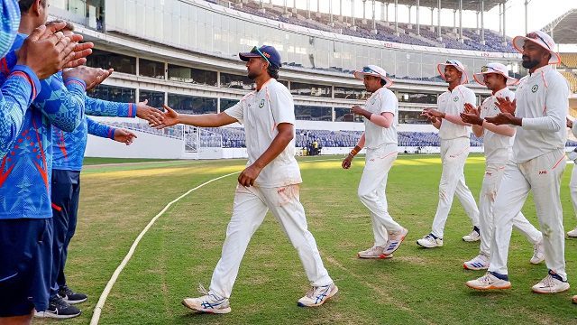18 मैच में 97 विकेट, काव्या मारन का जीता दिल, अब भारतीय टीम में एंट्री, जानिए कौन हैं हर्ष दुबे? 18 मैच में 97 विकेट, काव्या मारन का जीता दिल, अब भारतीय टीम में एंट्री, जानिए कौन हैं हर्ष दुबे?