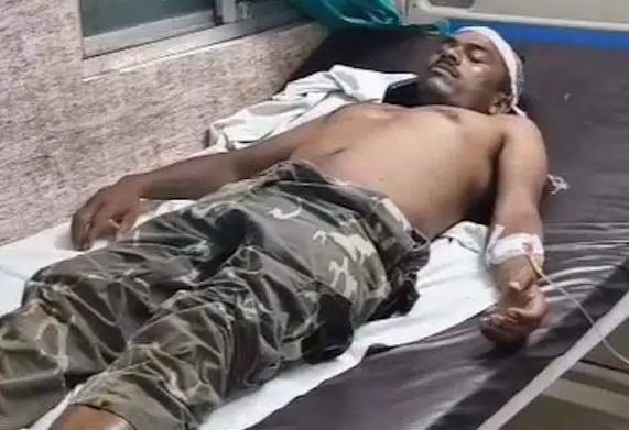 छत्तीसगढ़: सड़क में गिरी हुई थी बिजली तार,DRG जवान आए करंट की चपेट में… छत्तीसगढ़: सड़क में गिरी हुई थी बिजली तार,DRG जवान आए करंट की चपेट में…