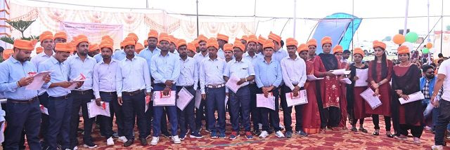रायपुर: भू-अधिग्रहण से प्रभावित 86 युवाओं को मिला रोजगार रायपुर: भू-अधिग्रहण से प्रभावित 86 युवाओं को मिला रोजगार