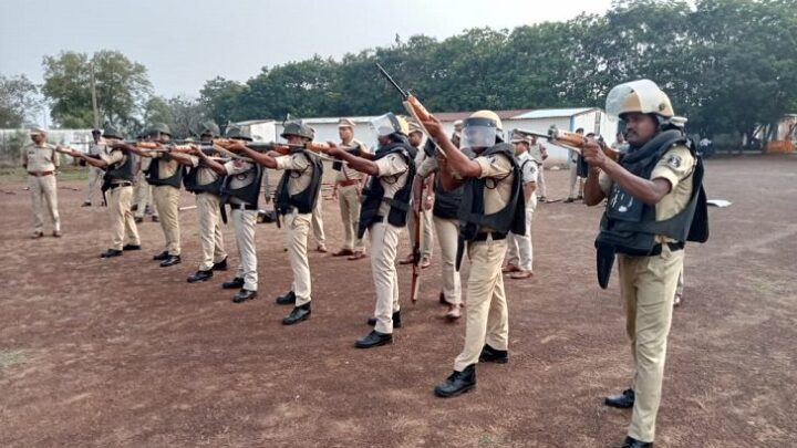 नव पदस्थ पुलिस अधीक्षक जांजगीर चांपा विजय कुमार पाण्डेय (IPS) ने रक्षित केंद्र में आयोजित जनरल परेड का निरीक्षण किया गया…