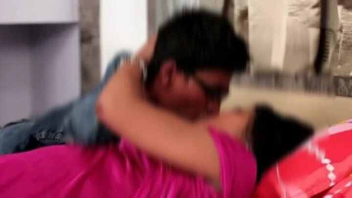 20 साल के लड़के पर फिदा हुई 9 बच्चों की मां, पति और बहू ने आपत्तिजनक हालत में देखा, फिर…
