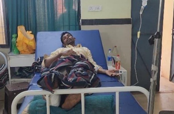 तेंदूपत्ता तोड़ने गए युवक पर भालू ने किया हमला, पेड़ पर चढ़कर बचाई जान, अस्पताल में इलाज जारी… तेंदूपत्ता तोड़ने गए युवक पर भालू ने किया हमला, पेड़ पर चढ़कर बचाई जान, अस्पताल में इलाज जारी…