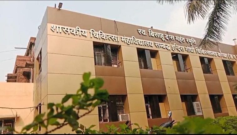 कोरबा मेडिकल कॉलेज में हंगामा: डॉक्टर और स्टाफ नर्स पर आरोप… कोरबा मेडिकल कॉलेज में हंगामा: डॉक्टर और स्टाफ नर्स पर आरोप…
