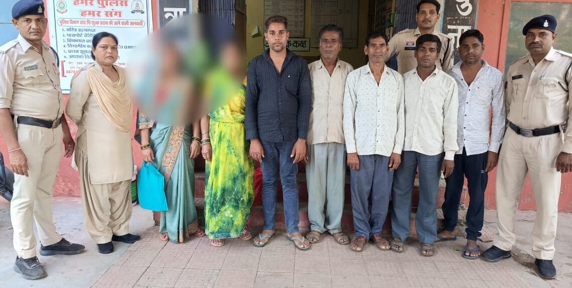 जमीन विवाद पर घर घुसकर मारपीट करने वाले 02 महिला सहित कुल 7 आरोपित गिरफ्तार जमीन विवाद पर घर घुसकर मारपीट करने वाले 02 महिला सहित कुल 7 आरोपित गिरफ्तार