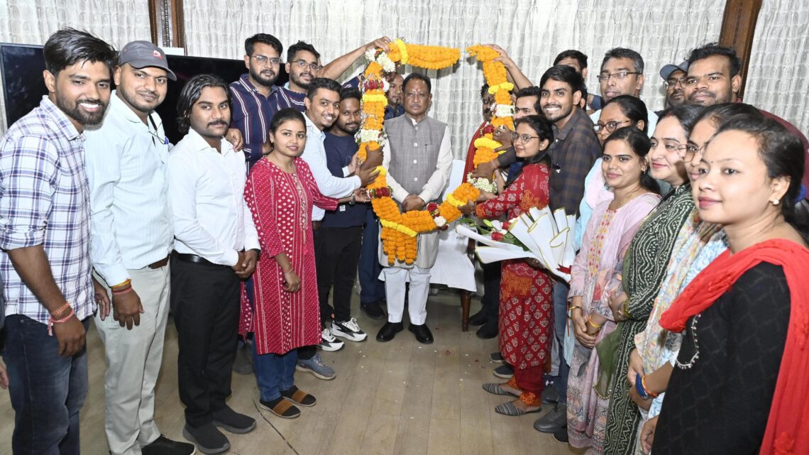 हर युवा के चेहरे की चिंता हमने पढ़ी, हर परिवार की पीड़ा हमने समझी और उसका समाधान करने का किया प्रयास : मुख्यमंत्री विष्णु देव साय हर युवा के चेहरे की चिंता हमने पढ़ी, हर परिवार की पीड़ा हमने समझी और उसका समाधान करने का किया प्रयास : मुख्यमंत्री विष्णु देव साय