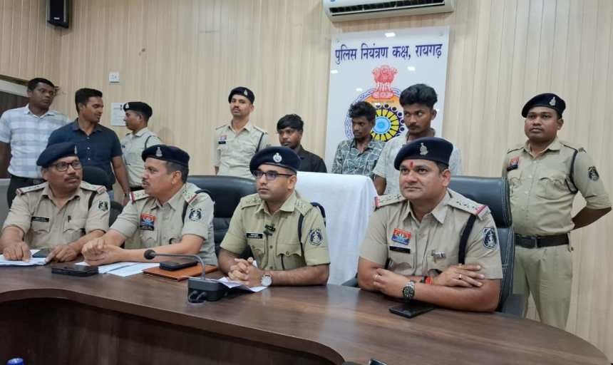 कोतवाली पुलिस ने लूटपाट गैंग का 48 घंटे के भीतर किया भंडाफोड़, तीन आरोपित गिरफ्तार कोतवाली पुलिस ने लूटपाट गैंग का 48 घंटे के भीतर किया भंडाफोड़, तीन आरोपित गिरफ्तार