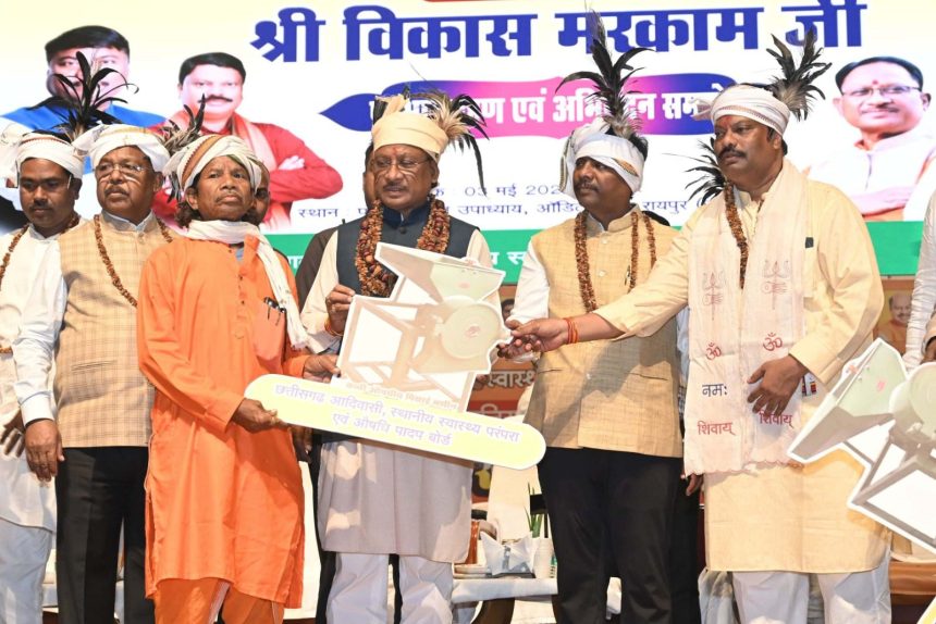 औषधीय पौधों के संवर्धन से असीम संभावनाएं : मुख्यमंत्री विष्णुदेव साय औषधीय पौधों के संवर्धन से असीम संभावनाएं : मुख्यमंत्री विष्णुदेव साय