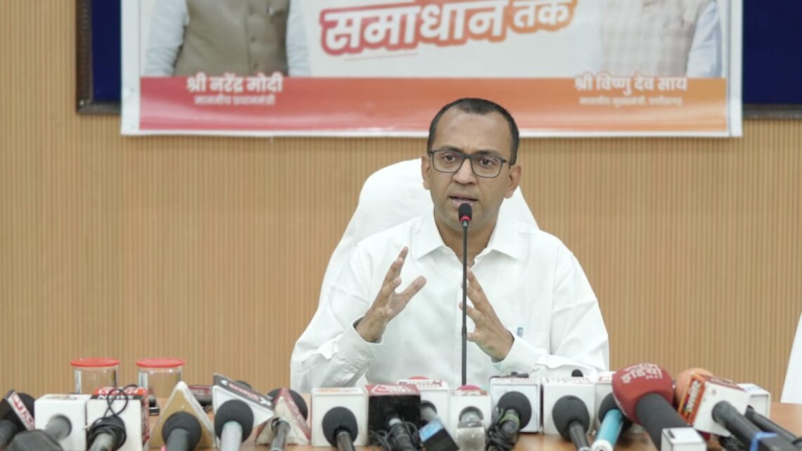 सुशासन तिहार को लेकर कलेक्टर ने ली एक पत्रकार वार्ता सुशासन तिहार को लेकर कलेक्टर ने ली एक पत्रकार वार्ता