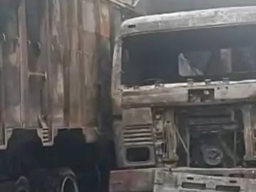 कोरबा जिले में 2 ट्रकों में टक्कर के बाद लगी भीषण आग, जिंदा जला एक ड्राइवर; दूसरे की बाल-बाल बची जान कोरबा जिले में 2 ट्रकों में टक्कर के बाद लगी भीषण आग, जिंदा जला एक ड्राइवर; दूसरे की बाल-बाल बची जान