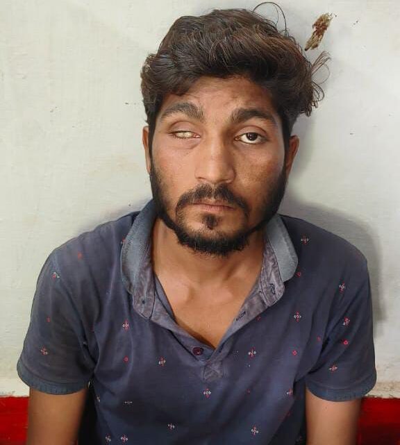 जांजगीर चांपा: मोबाईल चोरी कर फोन पे के माध्यम से पैसा आहरण करने वाला आरोपी गिरफ्तार जांजगीर चांपा: मोबाईल चोरी कर फोन पे के माध्यम से पैसा आहरण करने वाला आरोपी गिरफ्तार