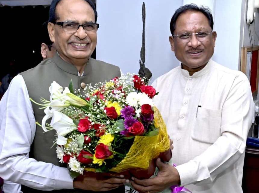 छत्तीसगढ़: मुख्यमंत्री श्री साय से केंद्रीय मंत्री शिवराज सिंह चौहान ने की सौजन्य मुलाकात छत्तीसगढ़: मुख्यमंत्री श्री साय से केंद्रीय मंत्री शिवराज सिंह चौहान ने की सौजन्य मुलाकात