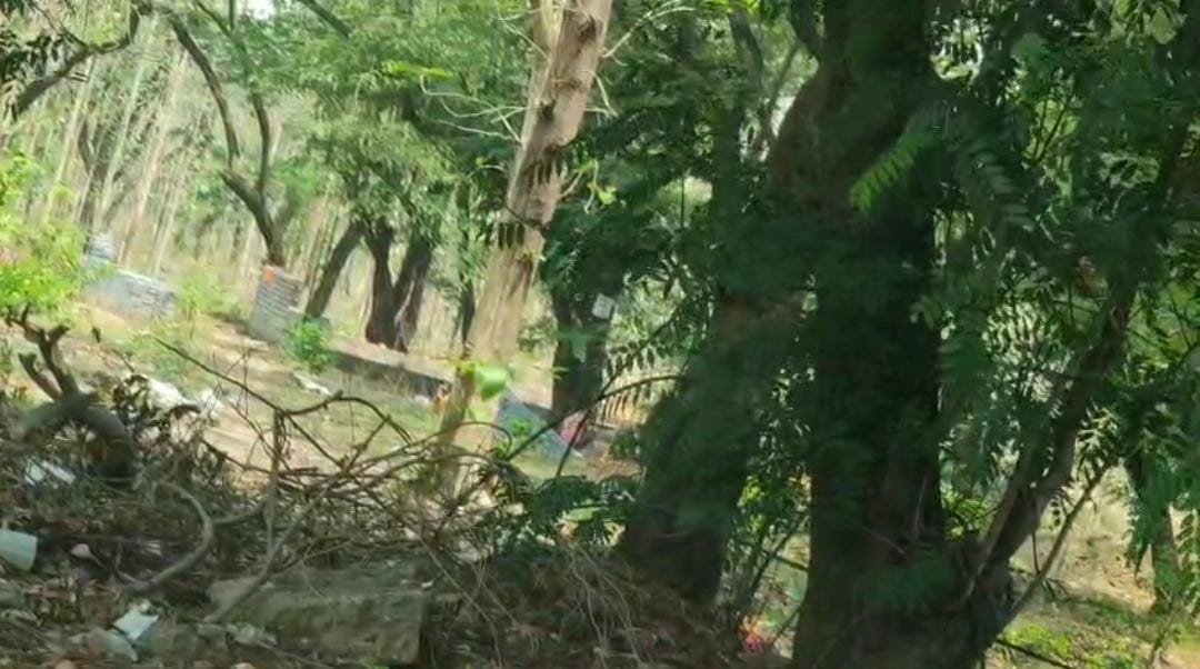 हेलीपैड नर्सरी में हो रहा है निर्माण कार्य पर जिला प्रशासन के रोक के बावजूद भी हो रहा है काम, जिला प्रशासन के आदेश को दिखा रहे है ठेंगा हेलीपैड नर्सरी में हो रहा है निर्माण कार्य पर जिला प्रशासन के रोक के बावजूद भी हो रहा है काम, जिला प्रशासन के आदेश को दिखा रहे है ठेंगा