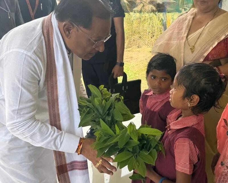 मुख्यमंत्री विष्णु देव साय पहुंचे दंतेवाड़ा जिले के ग्राम मुलेर : छत्तीसगढ़ के अंतिम छोर पर पहुंचा सुशासन तिहार