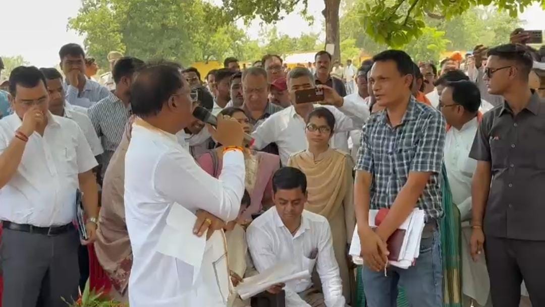 मुख्यमंत्री श्री विष्णुदेव साय का पहली बार दिखा यह तेवर मुख्यमंत्री श्री विष्णुदेव साय का पहली बार दिखा यह तेवर