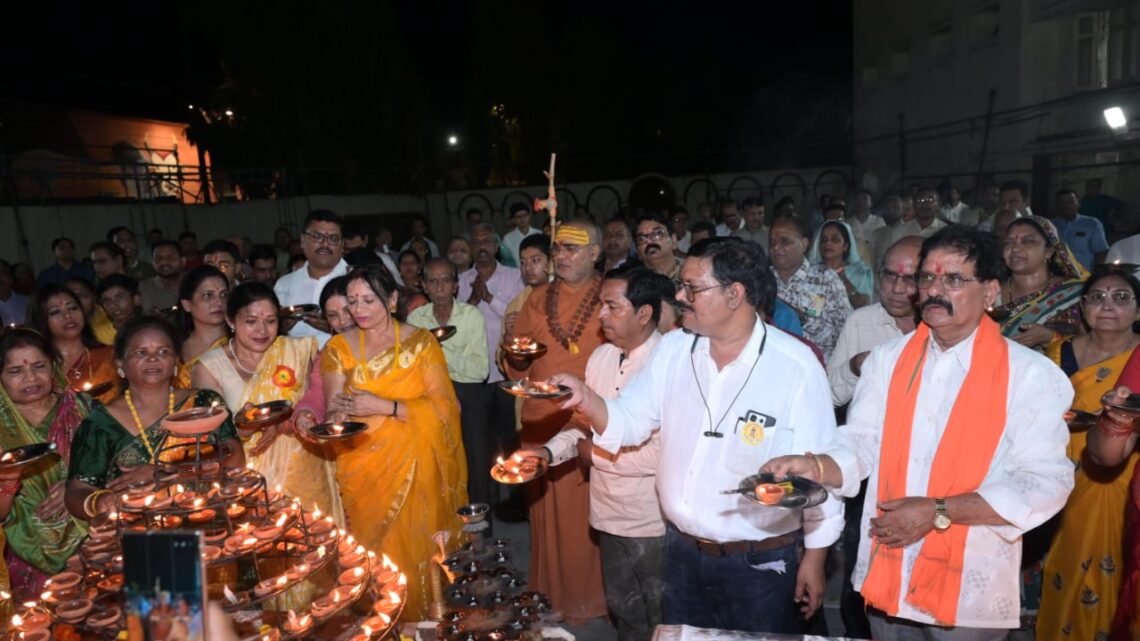 भगवान श्री परशुराम जी की 1100 दीपों से महाआरती