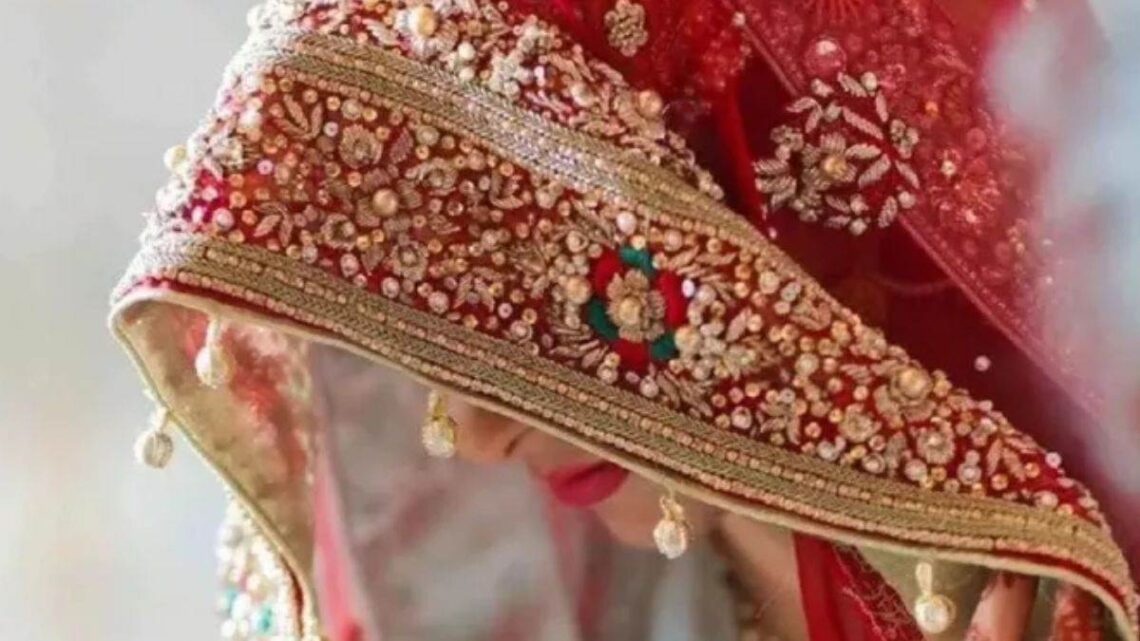 OMG! 23 साल की दुल्हन ने 25 बार की शादी, सुहागरात पर ऐसे कर जाती थी कांड, फिर हुआ ऐसा… OMG! 23 साल की दुल्हन ने 25 बार की शादी, सुहागरात पर ऐसे कर जाती थी कांड, फिर हुआ ऐसा…