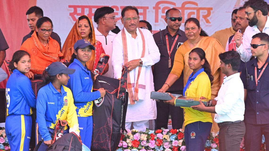 मैं आपके गांव-घर का बेटा, प्रदेश को विकास की राह में ले जाना मेरा संकल्प: मुख्यमंत्री विष्णु देव साय मैं आपके गांव-घर का बेटा, प्रदेश को विकास की राह में ले जाना मेरा संकल्प: मुख्यमंत्री विष्णु देव साय