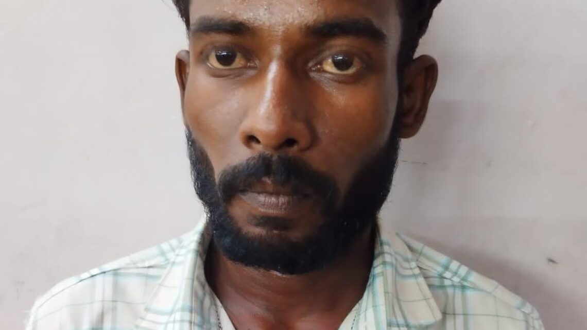 रायपुर पुलिस की बड़ी कार्रवाई: 08 वर्षों से फरार आरोपी गिरफ्तार रायपुर पुलिस की बड़ी कार्रवाई: 08 वर्षों से फरार आरोपी गिरफ्तार