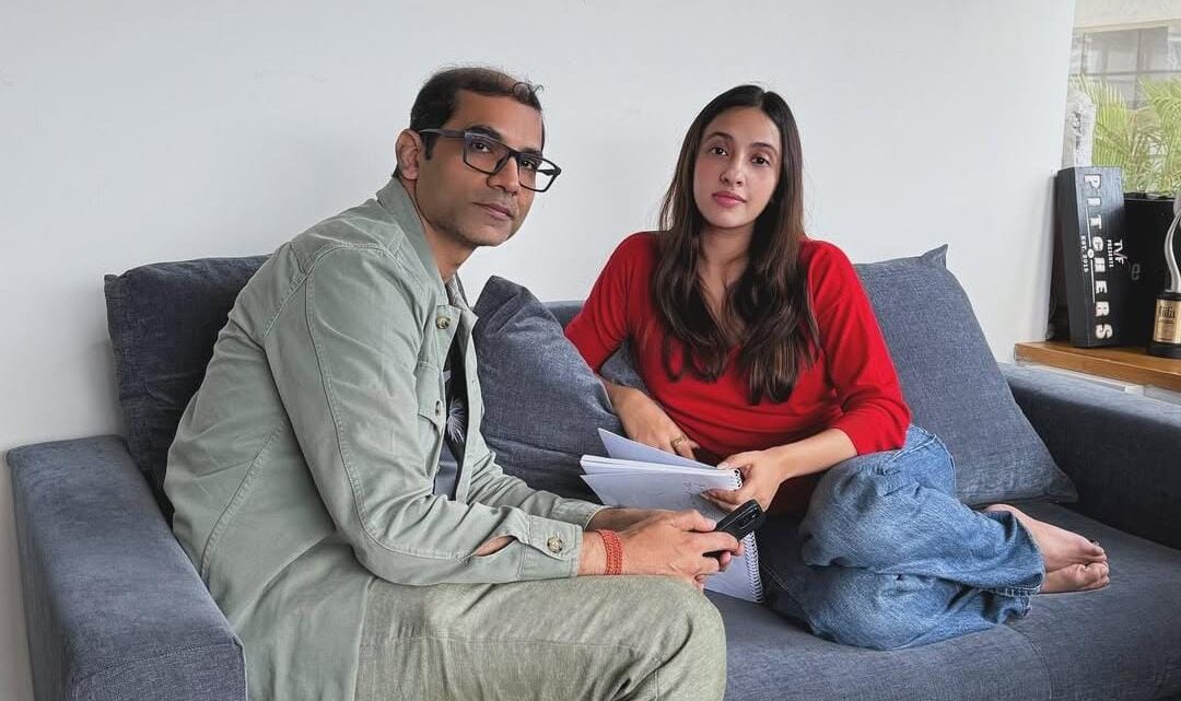 TVF के ग्राम चिकित्सालय की एक्ट्रेस आकांक्षा रंजन कपूर ने शेयर की अरुणाभ कुमार के साथ BTS तस्वीरें, लिखी दिल की बात