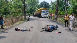 ट्रक बाइक की भिड़ंत में एक मृत-बाइक सवार दो अन्य गंभीर घायल