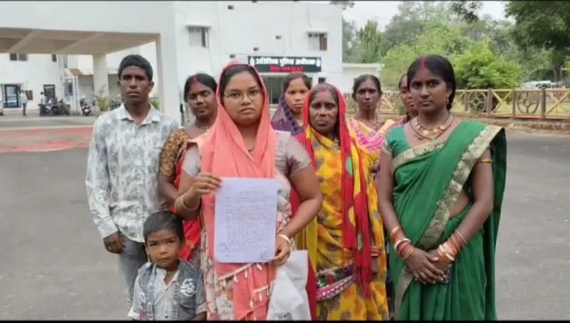 महिला ने पुलिस अधीक्षक से की अपने पति की संदिग्ध मृत्यु पर जांच की मांग महिला ने पुलिस अधीक्षक से की अपने पति की संदिग्ध मृत्यु पर जांच की मांग