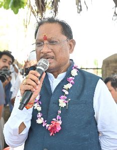 सुशासन तिहार 2025 : मुख्यमंत्री अचानक पहुंचे बेमेतरा के सहसपुर, लिया ग्रामीणों से सीधा फीडबैक, कहा – मैं आप लोगों की दुख-तकलीफ जानने आया हूँ…