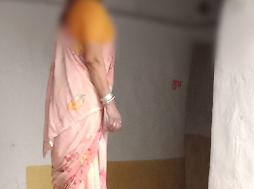 फांसी के फंदे पर लटकती मिली महिला की लाश, हत्या की आशंका फांसी के फंदे पर लटकती मिली महिला की लाश, हत्या की आशंका