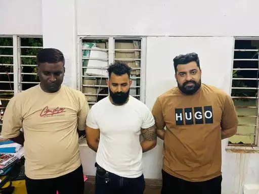 रायपुर में पत्रकारों के साथ मारपीट, बाउंसर एजेंसी के संचालक समेत 3 गिरफ्तार रायपुर में पत्रकारों के साथ मारपीट, बाउंसर एजेंसी के संचालक समेत 3 गिरफ्तार